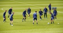 Olandijos „Eredivisie“ futbolo lyga. Čempionų kelias. Roterdamo „Feyenoord“ – Arnhemo „Vitesse“.
